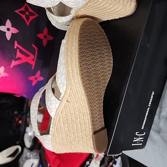 New Michael kors  Wedge Sandle size 9 - Picture 5 of 6